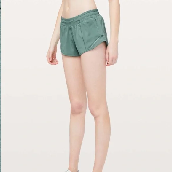 Lululemon Hotty Hot Short II 2.5" Frosted Pine Size 12 - Picture 1 of 10